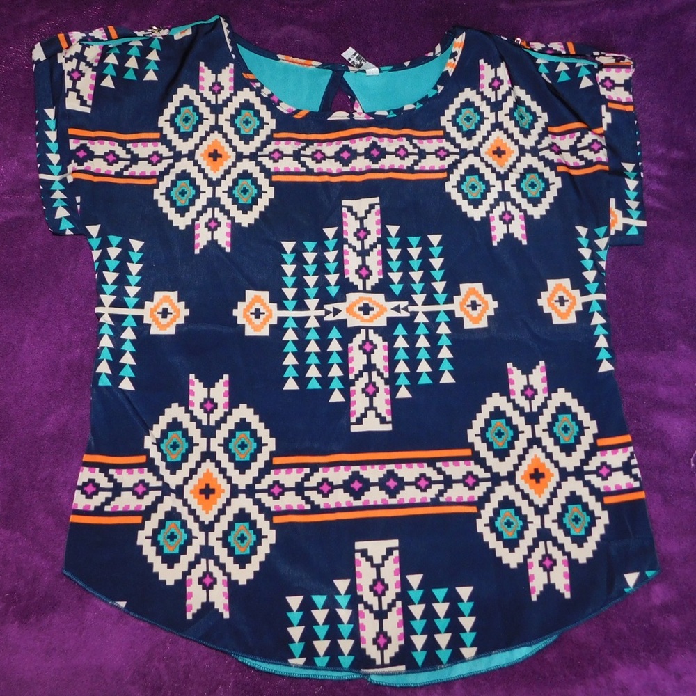Boutique Patterned Top💙🖤